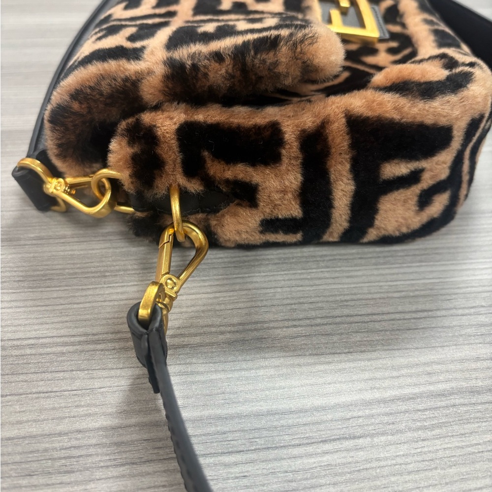 Fendi Shearling Vitello Dolce Marco FF baguette Bag - Picture 3 of 12